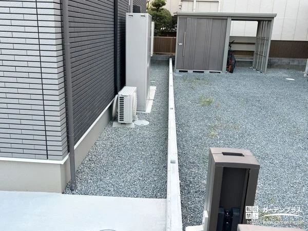 雑草対策で清潔に整えた犬走り