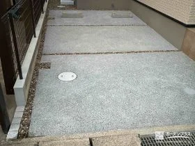 砂利スリットがアクセントとなった駐車スペース[施工後]