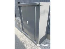 敷地の“使える余白”を上手に活かした物置[施工後]