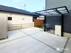 広々とした駐車スペースとお庭をより快適に使えるよう整えた工事