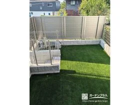 外からの視線を遮りながら、風通しもしっかり確保した庭[施工後]