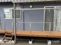 ウッドデッキ前に目隠しフェンスを設けて家事をしやすくした工事