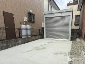 バイクを守るガレージと土間の打設で使いやすさを高めた工事