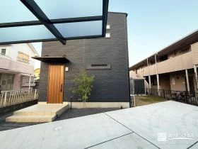 斜めにデザインした駐車スペースがこだわりの新築外構