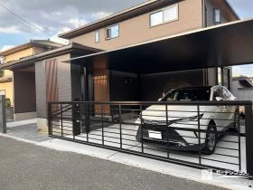 邸宅感を高める、重厚かつスマートなカースペース[施工後]