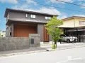 タイルをあしらった袖壁が重厚な新築外構