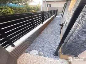 門柱から自然につながる、安心感のあるプライベート空間づくり[施工後]