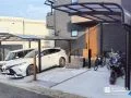 駐車も駐輪も快適に。用途に合わせた2基のカーポート
