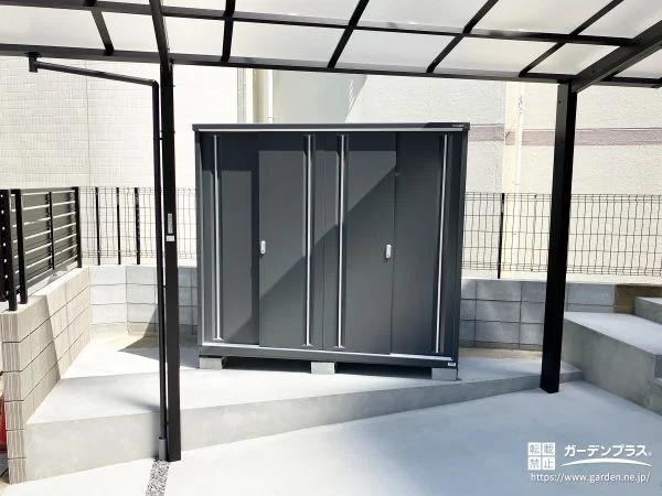 落ち着いた色合いで魅せる、実用性の高い物置