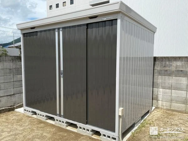 屋外の収納スペースとして役立つ物置