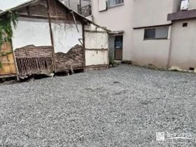 お手入れの負担を軽減した砂利敷きの駐車スペースづくり工事