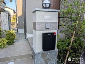 スタイリッシュなデザインの表札[施工後]