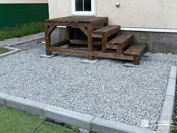 No.27374 化粧砂利の敷設により明るい印象で雑草の発生を抑制した工事[施工後]