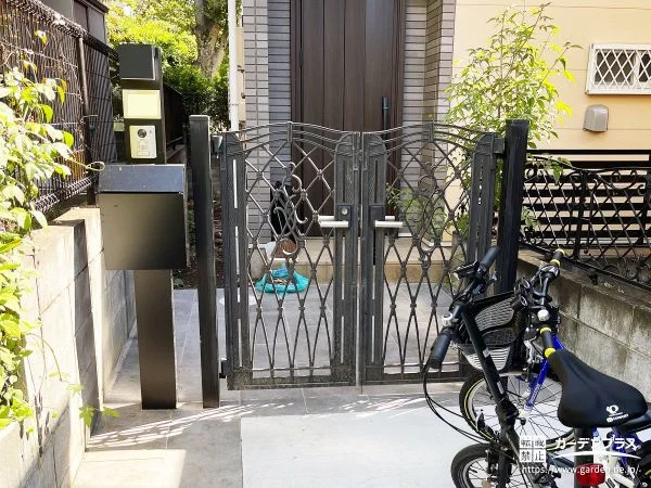 玄関までの道のりがすっきり見えるレイアウトへ