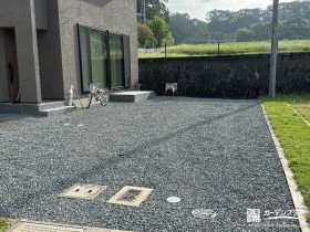 単粒砕石を敷設しすっきりと仕上げた駐車スペースリフォーム工事