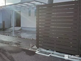 柔らかく視線をカットする目隠しフェンス[施工後]