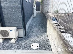 草の悩みを抑えてすっきり。お手入れしやすい犬走り[施工後]
