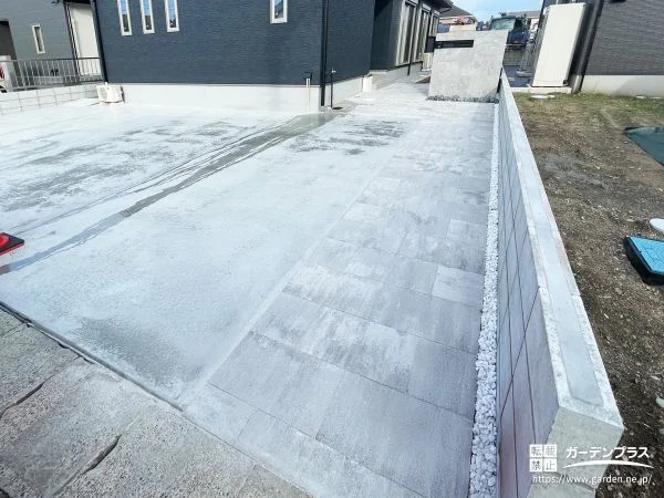 ライトグレーで軽やかにまとめた上質で洗練された新築外構