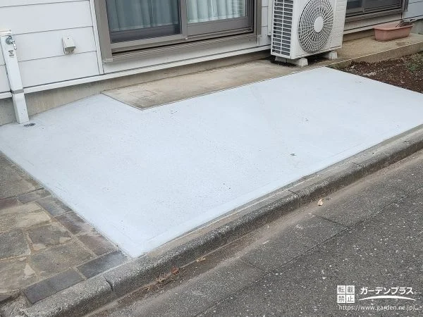すっきりとしたコンクリートを打設し駐車スぺースを拡張した工事