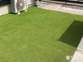 防草シートと人工芝でお子様の遊び場となるお庭を整えた工事