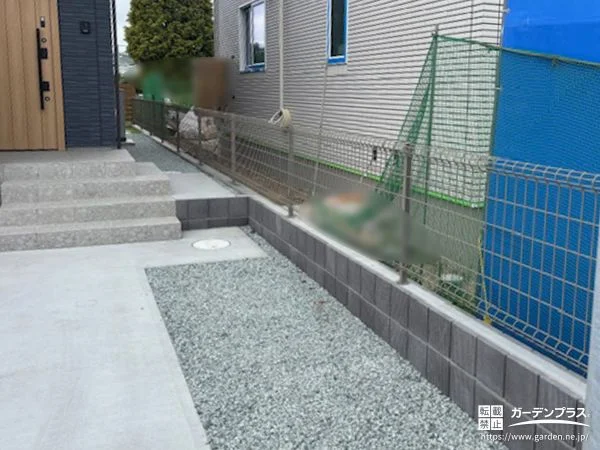 化粧ブロックとメッシュフェンスを施工し空間を区切った工事