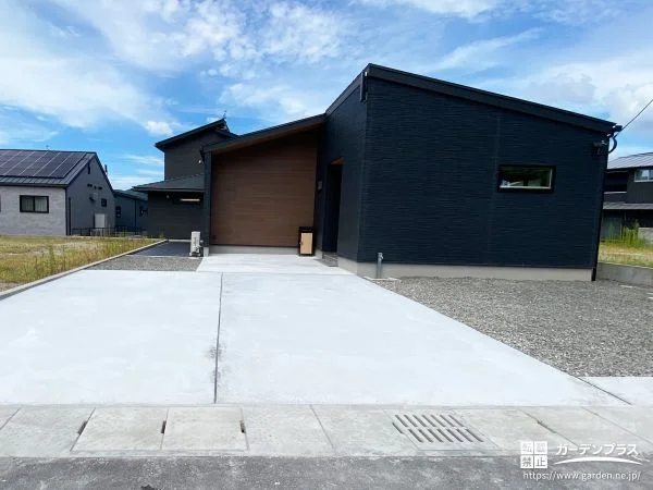 広々スぺースを駐車スペースやお庭として生まれ変わらせた工事