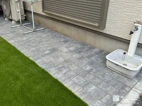 足元を安定させるインターロッキング舗装[施工後]