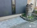 洗い出し仕上げのコンクリートでナチュラルな玄関アプローチ工事