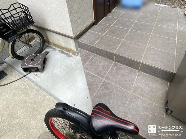 玄関ポーチの一部を解体し駐車スペースを拡張したリフォーム工事