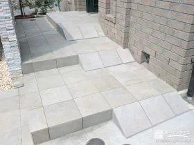 玄関ポーチ階段を延長して使いやすさを高めたリフォーム工事