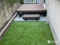 ステップ付きウッドデッキの設置とフカフカとした人工芝敷設工事