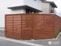 温かみのあるデザインの目隠しフェンス