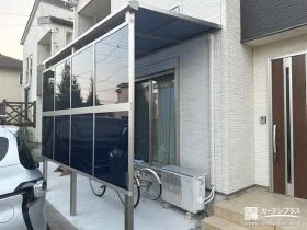 テラス屋根付きで雨を気にせず使える便利な駐輪スペース工事