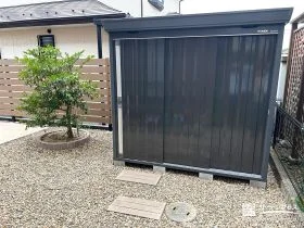 日用品やガーデニング用品をまとめてしまえる物置[施工後]