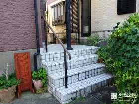 段差のある既存ポーチに安心をプラス[施工後]