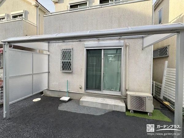 側面パネル付きテラス屋根で使い勝手が増すお庭まわりの工事