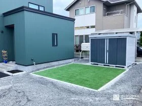 雪国でも一年中みどりを感じられる、人工芝のある主庭づくり[施工後]