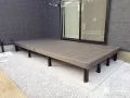 窓際にぴったりフィットしたウッドデッキ