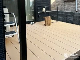 暮らしの中で気軽に外時間を楽しめるデッキスペース[施工後]