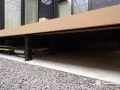 デッキ下を舗装した土間コンクリート