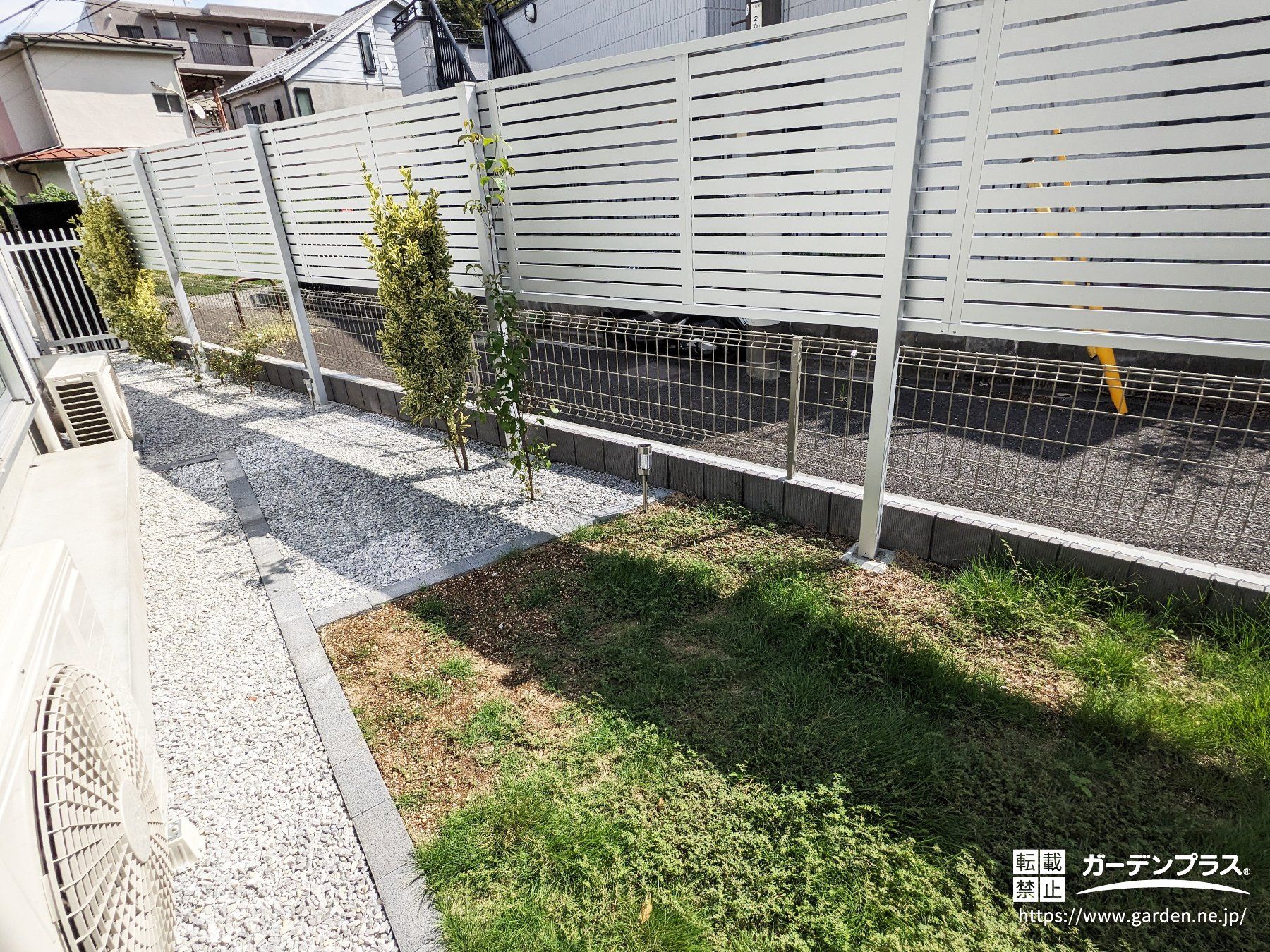閉塞感を抑えながら庭時間を心地よく遮る目隠しフェンス