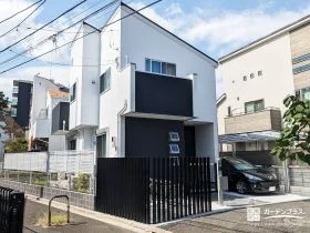 角地ならではの視線を上手にコントロールする新築外構