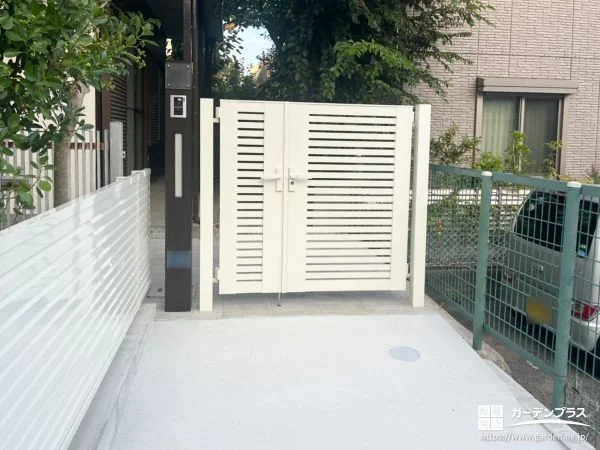 明るく圧迫感を与えないホワイトカラーを用いた安心の門周り工事