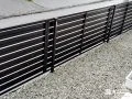 横スリット入りフェンスで道路からの視線をカットした工事
