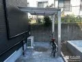 フラット屋根がスタイリッシュなサイクルポート