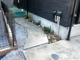 玄関アプローチの雑草対策[施工後]