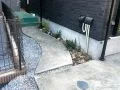 玄関アプローチの雑草対策