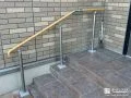 階段の上り下りを快適にする手すり