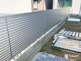 お庭の目隠しをするフェンス