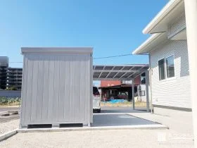 工具やアウトドア用品、子どもの自転車などをすっきりと収納[施工後]